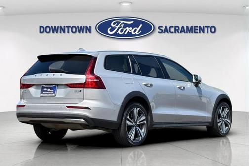 2024 Volvo V60 Cross Country B5 PLUS