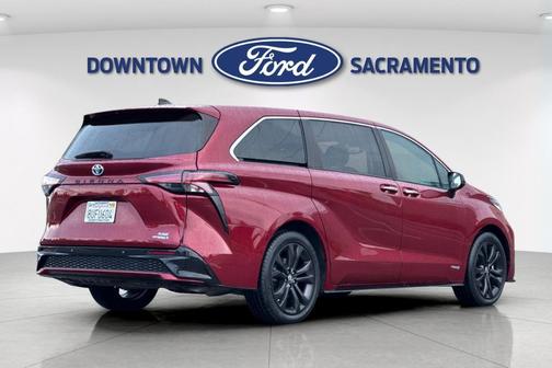 2021 Toyota Sienna XSE 7 Passenger