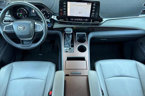 2021 Toyota Sienna XLE 8 Passenger