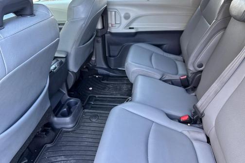 2021 Toyota Sienna XLE 8 Passenger