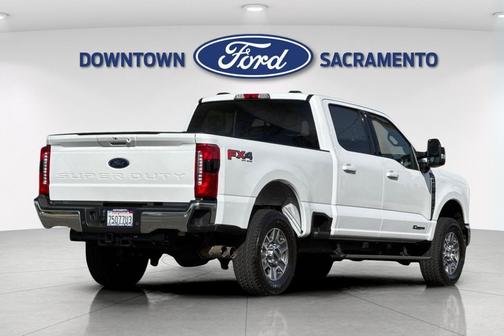 Oxford White 2023 Ford F-250 Lariat