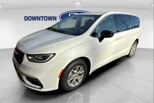 Bright White Clearcoat 2024 Chrysler Pacifica Touring L