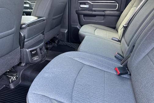 2022 RAM 3500 Big Horn Crew Cab 4x4 8' Box