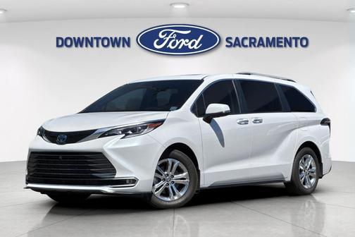 2023 Toyota Sienna Platinum 7 Passenger