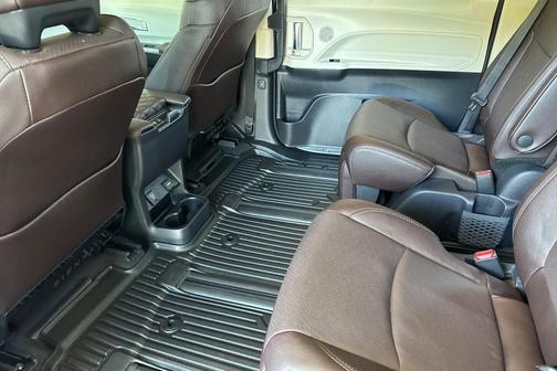 2023 Toyota Sienna Platinum 7 Passenger