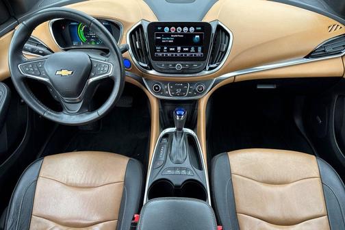 Iridescent Pearl Tricoat 2017 Chevrolet Volt Premier