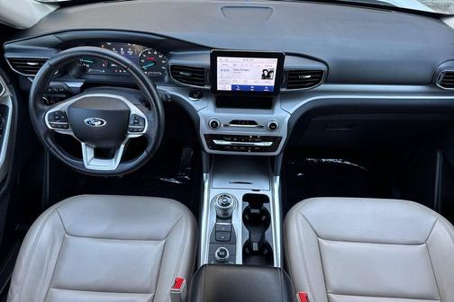 Oxford White 2023 Ford Explorer XLT