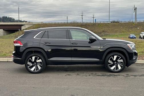 Deep Black 2026 Volkswagen Atlas Cross Sport 2.0T SEL