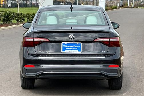 Deep Black Pearl 2023 Volkswagen Jetta 1.5T SE