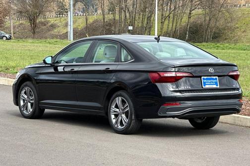 Deep Black Pearl 2023 Volkswagen Jetta 1.5T SE