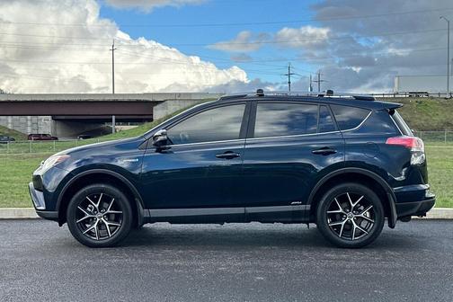 2017 Toyota RAV4 Hybrid SE