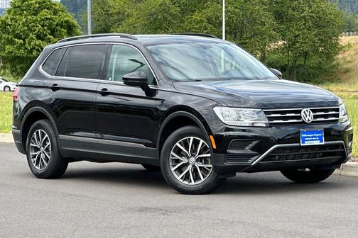 Deep Black Pearl 2020 Volkswagen Tiguan 2.0T SE 4MOTION