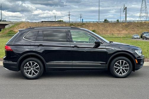 Deep Black Pearl 2020 Volkswagen Tiguan 2.0T SE 4MOTION
