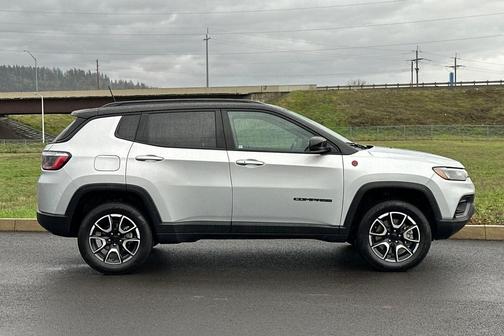 2024 Jeep Compass Trailhawk
