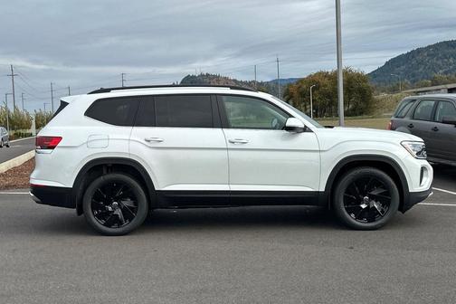 Opal White 2026 Volkswagen Atlas 2.0T SE w/Technology 4MOTION