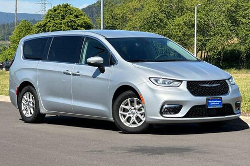 Silver Mist Clearcoat 2023 Chrysler Pacifica Touring L