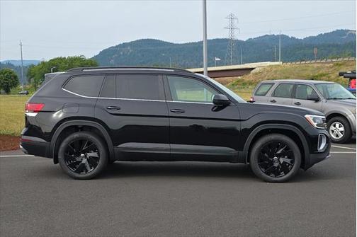 2025 Volkswagen Atlas 2.0T SE w/Technology 4MOTION