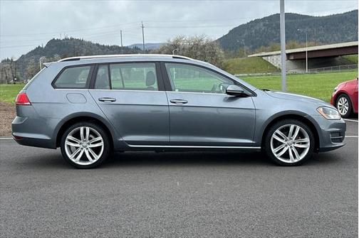 2015 Volkswagen Golf SportWagen TDI SEL 4-Door