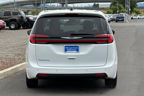 Bright White Clearcoat 2023 Chrysler Pacifica Touring L