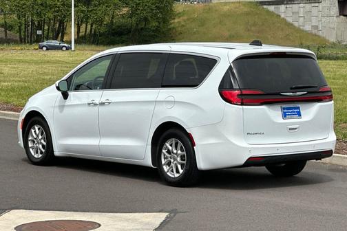Bright White Clearcoat 2023 Chrysler Pacifica Touring L
