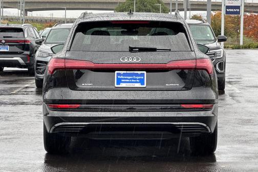 2022 Audi e-tron Premium