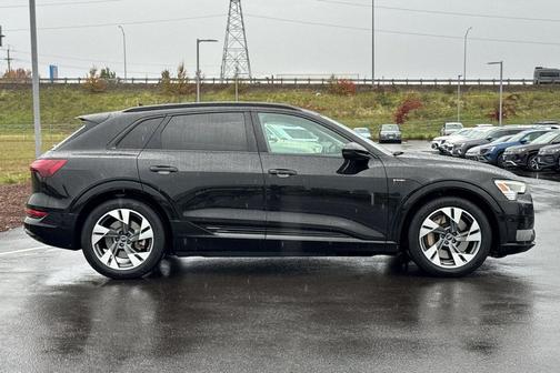 2022 Audi e-tron Premium