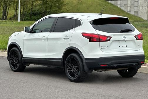 Glacier White 2019 Nissan Rogue Sport S