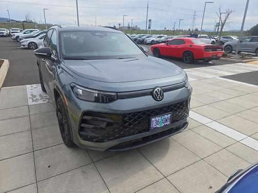 2025 Volkswagen Tiguan 2.0T SE R-Line Black 4MOTION