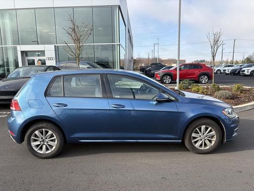 2018 Volkswagen Golf TSI S