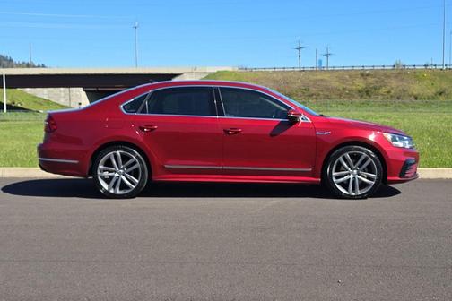 2017 Volkswagen Passat 1.8T R-Line w/Comfort