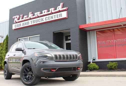 Granite Crystal Metallic Clearcoat 2020 Jeep Cherokee Trailhawk