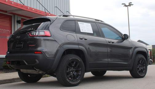Granite Crystal Metallic Clearcoat 2020 Jeep Cherokee Trailhawk