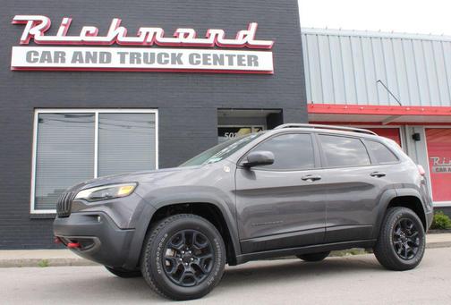 Granite Crystal Metallic Clearcoat 2020 Jeep Cherokee Trailhawk