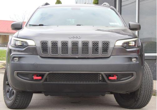 Granite Crystal Metallic Clearcoat 2020 Jeep Cherokee Trailhawk
