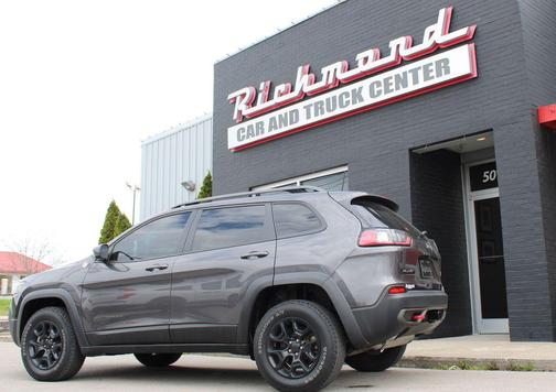 Granite Crystal Metallic Clearcoat 2020 Jeep Cherokee Trailhawk