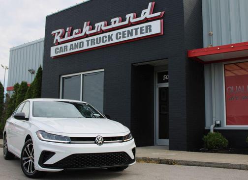 Pure White 2025 Volkswagen Jetta 1.5T Sport