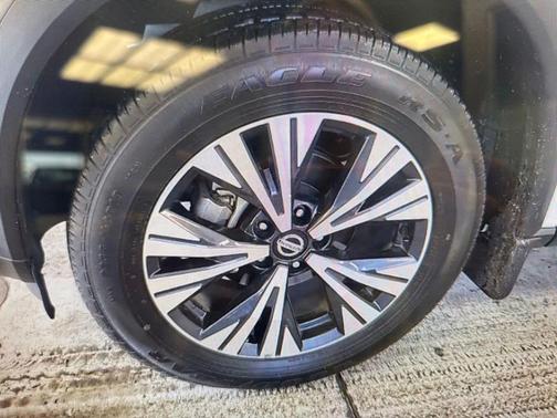 Pearl White Tricoat 2021 Nissan Rogue SV