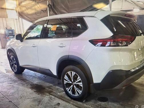 Pearl White Tricoat 2021 Nissan Rogue SV