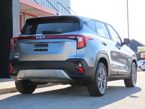 Steel Gray 2024 Kia Seltos LX