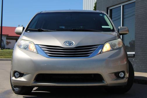 Creme Brulee Mica 2015 Toyota Sienna XLE