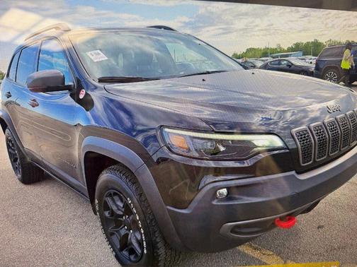 Diamond Black Crystal Pearlcoat 2021 Jeep Cherokee Trailhawk