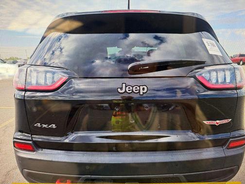 Diamond Black Crystal Pearlcoat 2021 Jeep Cherokee Trailhawk