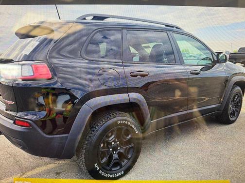 Diamond Black Crystal Pearlcoat 2021 Jeep Cherokee Trailhawk