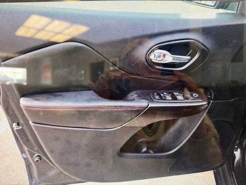Diamond Black Crystal Pearlcoat 2021 Jeep Cherokee Trailhawk