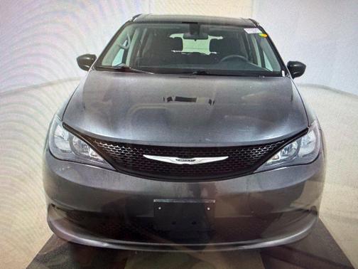 Granite Crystal Metallic Clearcoat 2022 Chrysler Voyager LX