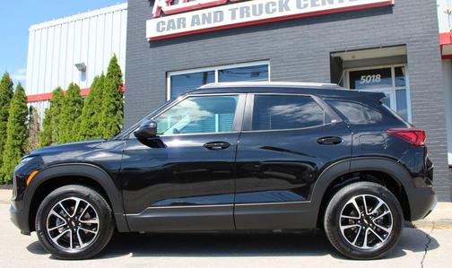 Mosaic Black Metallic 2025 Chevrolet Trailblazer LT