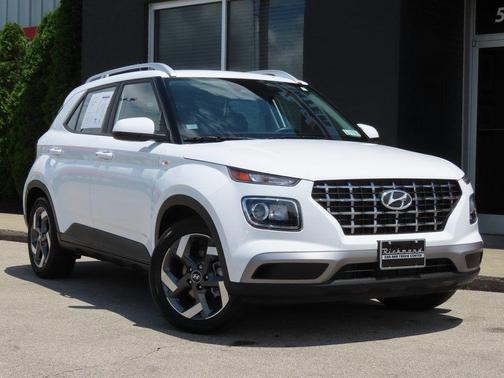 2024 Hyundai VENUE SEL