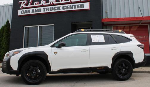 Crystal White Pearl 2023 Subaru Outback Wilderness