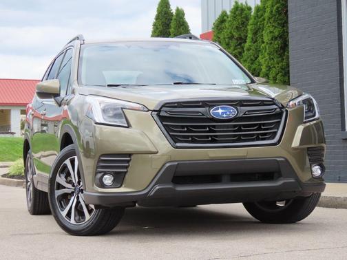 Green Metallic 2024 Subaru Forester Limited