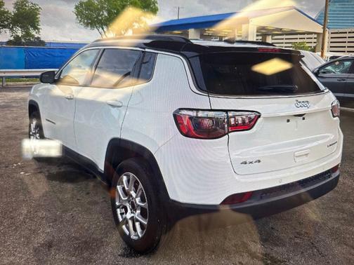 Bright White Clearcoat 2025 Jeep Compass Limited